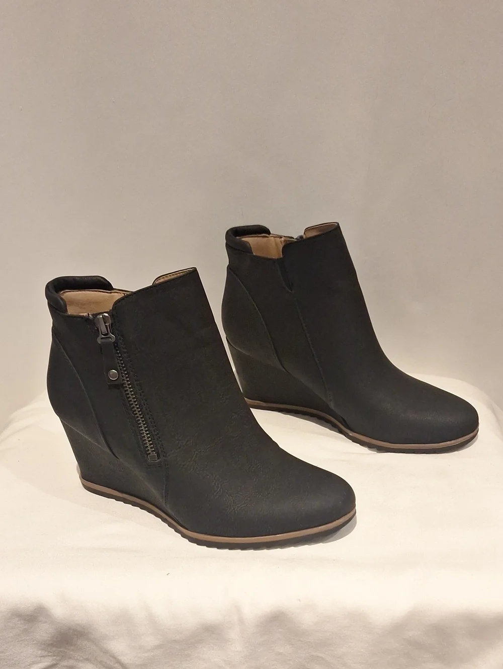 Soul Naturalizer Women's Black Wedge Ankle Boot - Sleek Zip Detail